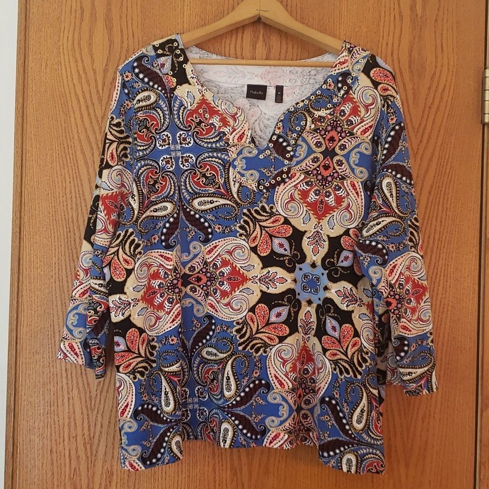 EUC Rafaella Pretty Multi-Colored Paisley Top V-Neck Grommet Embellishme…